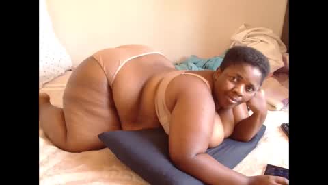 Snapshot of hips2sexy chatting on 01.22.25 hips2sexy online show from 01.22.25