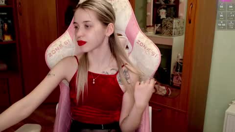 Holly online show from 03.02.25