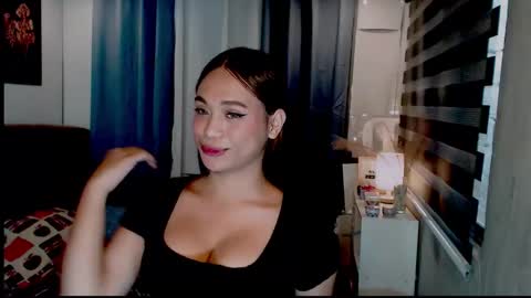 hoelymarie online show from 05.02.26