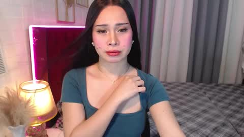 Snapshot of hoelymolly chatting on 03.16.26 hoelymolly online show from 03.16.26