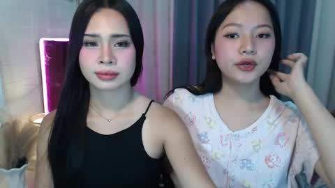 Snapshot of hoelymolly chatting on 04.14.26 hoelymolly online show from 04.14.26