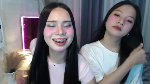 Snapshot of hoelymolly chatting on 04.15.26 hoelymolly online show from 04.15.26