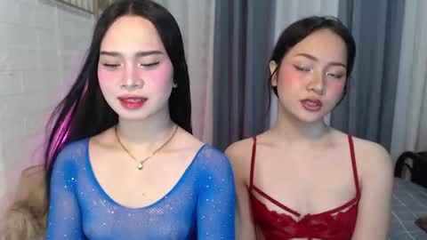 Snapshot of hoelymolly chatting on 06.24.26 hoelymolly online show from 06.24.26