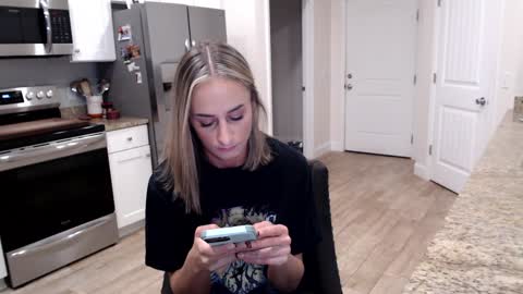 Holi Hurricane online show from 01.17.25