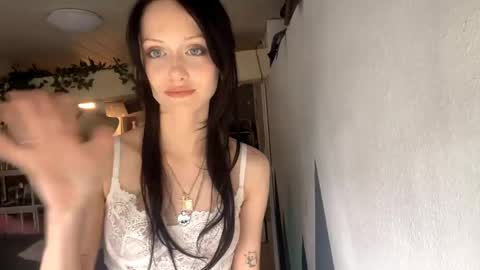 Snapshot of holliedavine chatting on 06.07.26 Ava online show from 06.07.26