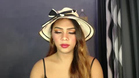 Snapshot of holliescarlet chatting on 12.22.24 holliescarlet online show from 12.22.24