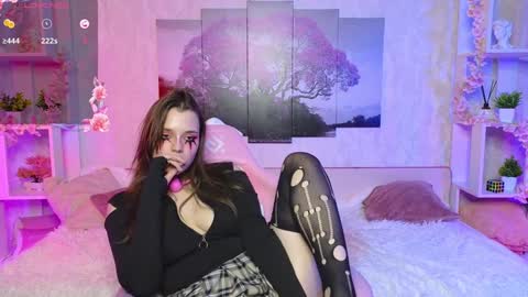 Snapshot of hollisbelch chatting on 12.05.24 Lux online show from 12.05.24