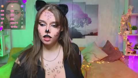 Snapshot of hollisbelch chatting on 03.06.25 Lux online show from 03.06.25