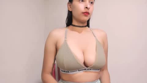 Snapshot of holly0550 chatting on 05.15.26 holly... online show from 05.15.26