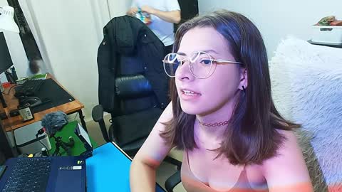 Holly and Honey online show from 12.26.24