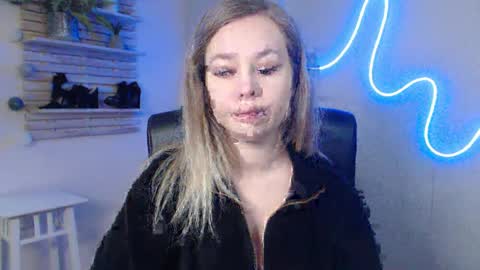 Holly online show from 01.08.25