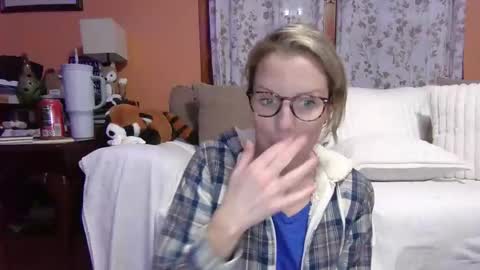 Snapshot of holly_bourbon chatting on 10.16.25 holly_bourbon online show from 10.16.25