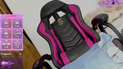 Snapshot of holly_jorda chatting on 10.15.25 online show from 10.15.25