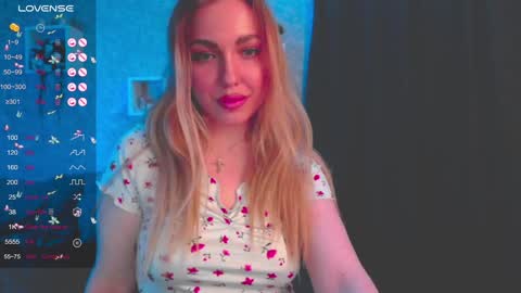 Snapshot of holly_molly8 chatting on 01.21.25 holly_molly8 online show from 01.21.25