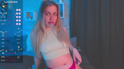 Snapshot of holly_molly8 chatting on 01.23.25 holly_molly8 online show from 01.23.25