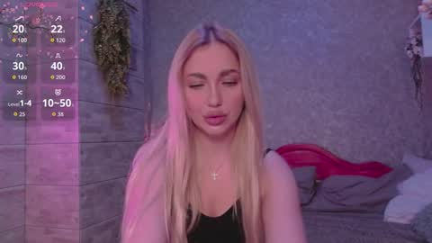 Snapshot of holly_molly8 chatting on 10.02.25 holly_molly8 online show from 10.02.25