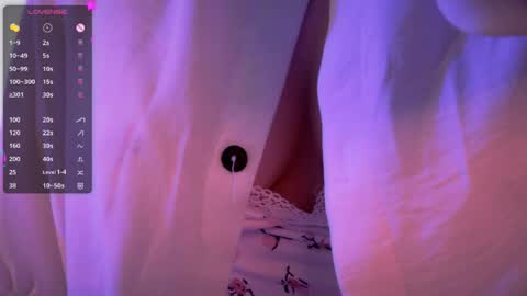 Snapshot of holly_molly_69 chatting on 04.05.26 Molly online show from 04.05.26
