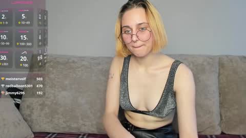 Snapshot of holly_pollyy chatting on 01.02.25 Polly online show from 01.02.25