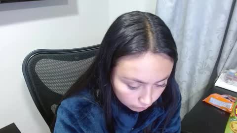 Snapshot of holly_rose69 chatting on 10.16.25 Holly online show from 10.16.25