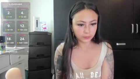 Holly online show from 04.15.26