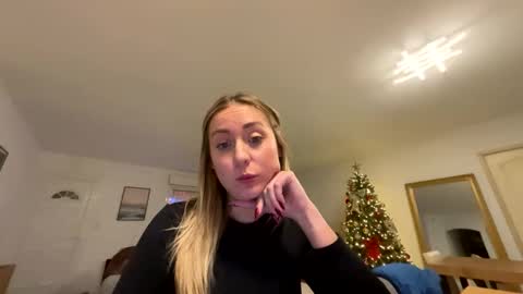 hollyandelon online show from 12.04.25