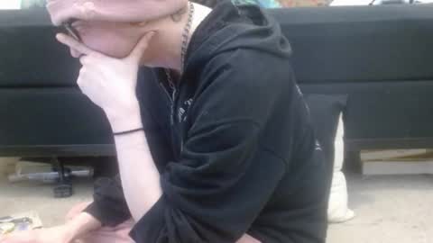 Holly Hawkes online show from 03.11.25