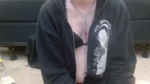 Holly Hawkes online show from 03.11.25