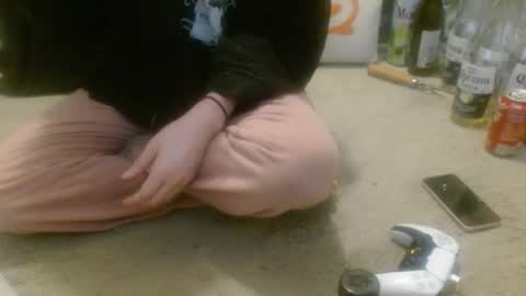 Holly Hawkes online show from 04.02.26