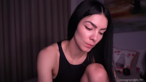 Snapshot of hollylinder_ chatting on 12.08.24 Holly Linder online show from 12.08.24