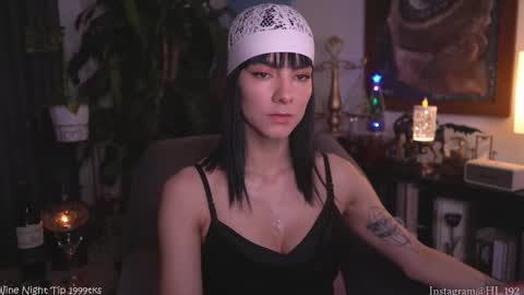 Snapshot of hollylinder_ chatting on 11.29.25 Holly Linder online show from 11.29.25