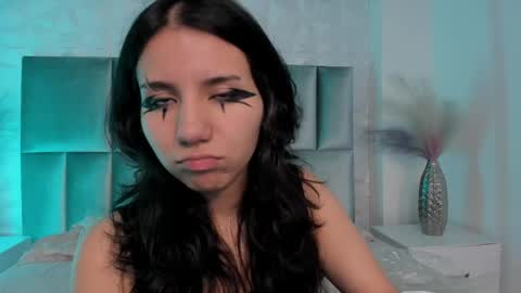 hollypeach_ online show from 05.19.26