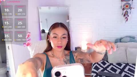 hollyt1 online show from 09.22.25