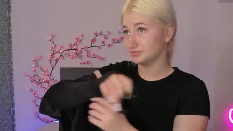 HollyTaillor online show from 04.11.26