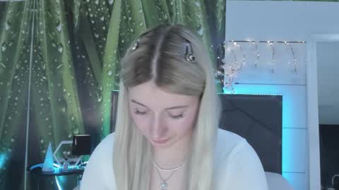 Snapshot of hollytaillor chatting on 05.12.26 HollyTaillor online show from 05.12.26