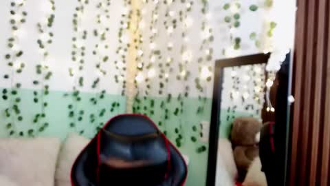 holly online show from 01.03.25