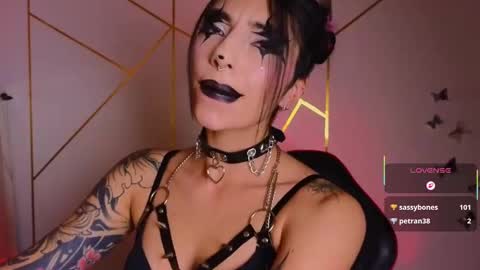 holly online show from 10.04.25