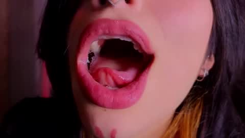 holly online show from 12.04.25