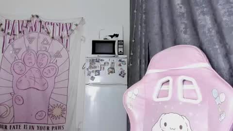 Snapshot of holy420loly chatting on 09.12.25 Ho Lee Sheet online show from 09.12.25