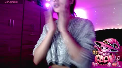 Juli online show from 10.28.25