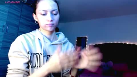 Juli online show from 12.16.25