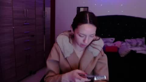 holy_julii online show from 06.15.26