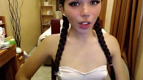 Snapshot of holy_molly1 chatting on 05.20.26 holy_molly1 online show from 05.20.26