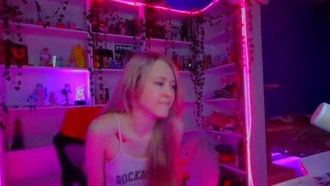 Snapshot of holy_rumi chatting on 10.03.25 Rumi online show from 10.03.25