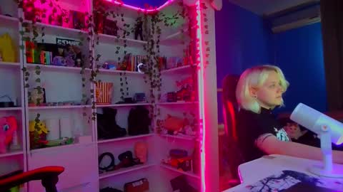 Snapshot of holy_rumi chatting on 10.22.25 Rumi online show from 10.22.25