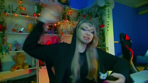 Snapshot of holy_rumi chatting on 11.01.25 Rumi online show from 11.01.25