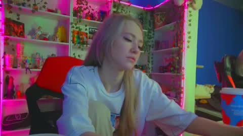 Snapshot of holy_rumi chatting on 11.11.25 Rumi online show from 11.11.25