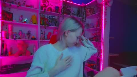 Snapshot of holy_rumi chatting on 11.16.25 Rumi online show from 11.16.25