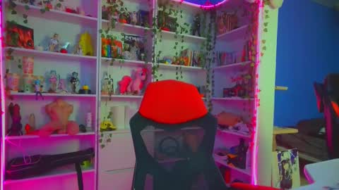 Snapshot of holy_rumi chatting on 11.21.25 Rumi online show from 11.21.25