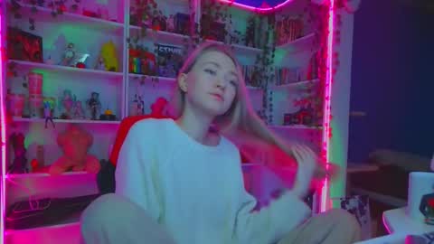 Snapshot of holy_rumi chatting on 11.22.25 Rumi online show from 11.22.25