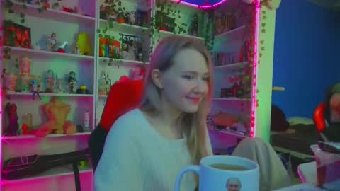 Snapshot of holy_rumi chatting on 11.23.25 Rumi online show from 11.23.25